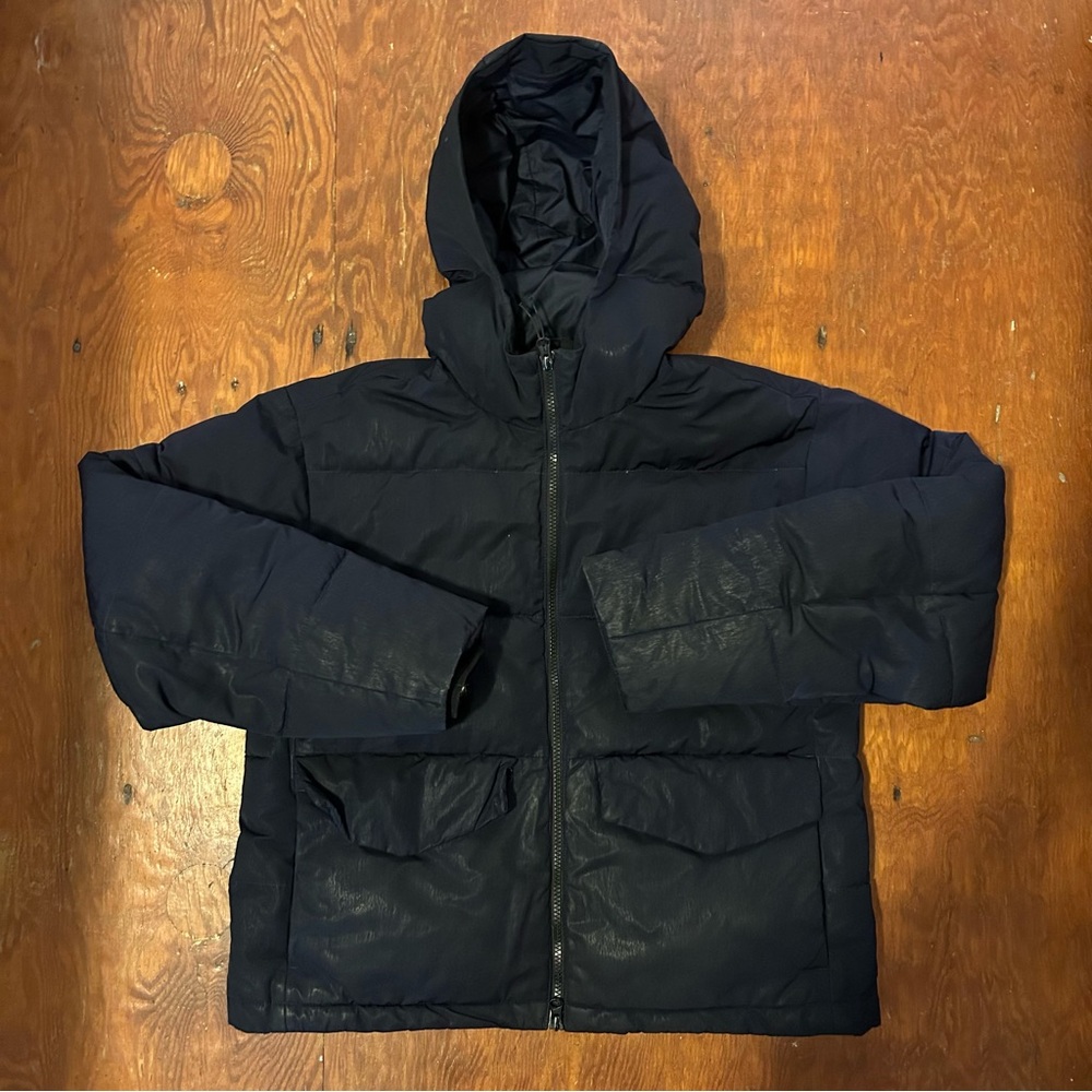 everlane navy short cropped puffer jacket